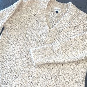 ❄️Universal Thread V-Neck Popcorn Sweater
